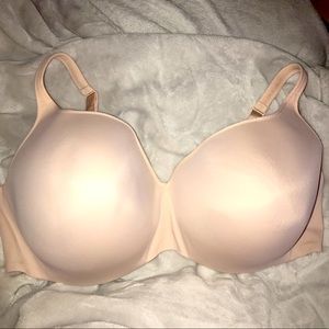 Lightly padded T-shirt bra (with underwire)